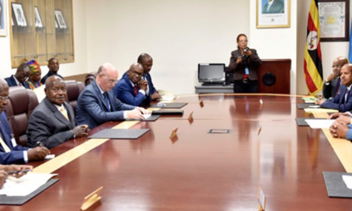 PresidentYoweriMuseveniaddressesameetingofAMISONcontributingcountriestoSomaliawhichwasattendedbyleadersfromEthiopiaKenyaBurundiS-703x422 (1)