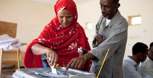 somaliland-2010_woman-puts-1