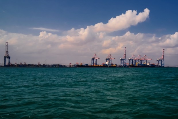 Panorama_of_Djibouti_port_with_ships_and_cargo_crane_Credit_Homo_Cosmicos_ss_578952745