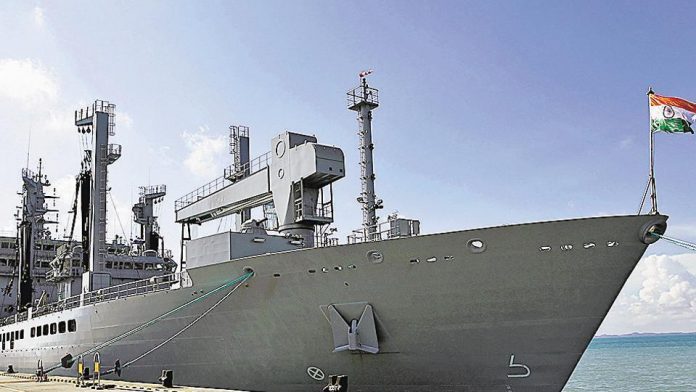 singapore-shakti-changi-during-replenishment-tanker-indian_d5688b7a-91b8-11e8-a4ad-b76a55df4e8b-696x392