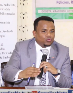 Guddoomiyaha-Hayadda-Shaqaalaha-Dawladda-Somaliland-2-735x400