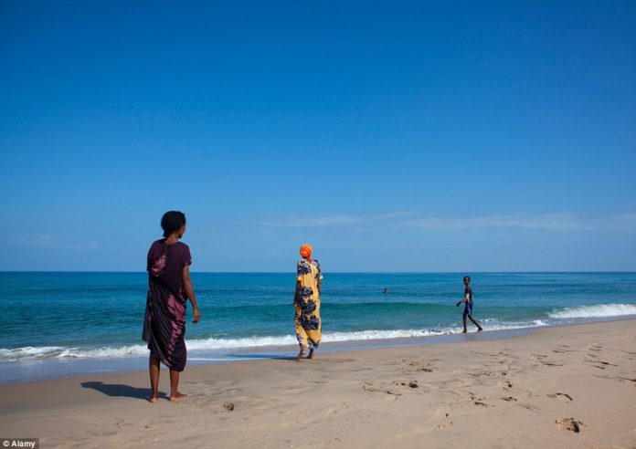 2677178500000578-2986869-Locals_walk_along_some_of_the_528_miles_of_beachfront_in_Somalil-a-1_1426062388571